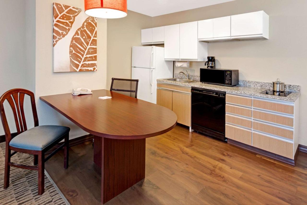 Mainstay Suites Detroit Farmington Hills Eksteriør billede