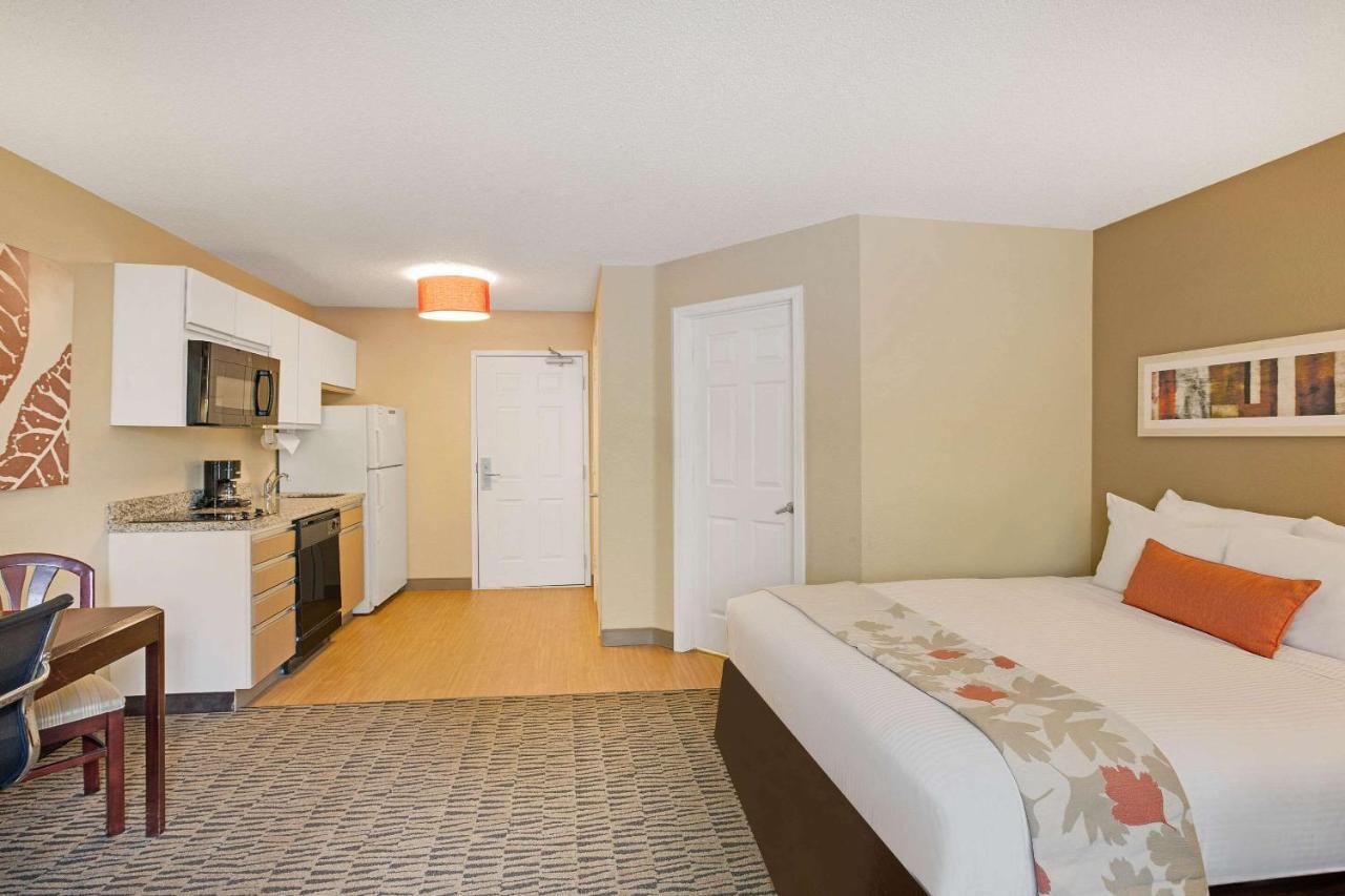Mainstay Suites Detroit Farmington Hills Eksteriør billede
