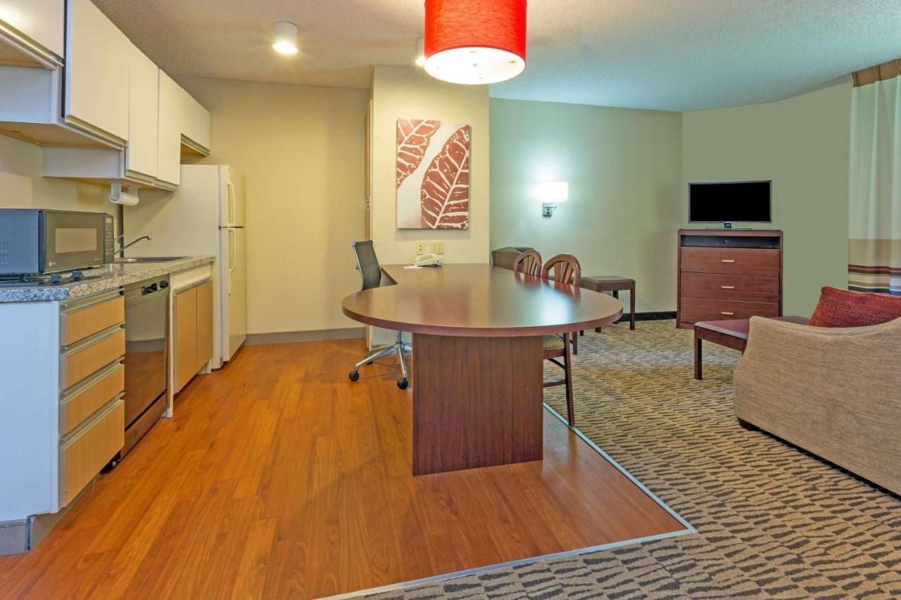 Mainstay Suites Detroit Farmington Hills Eksteriør billede