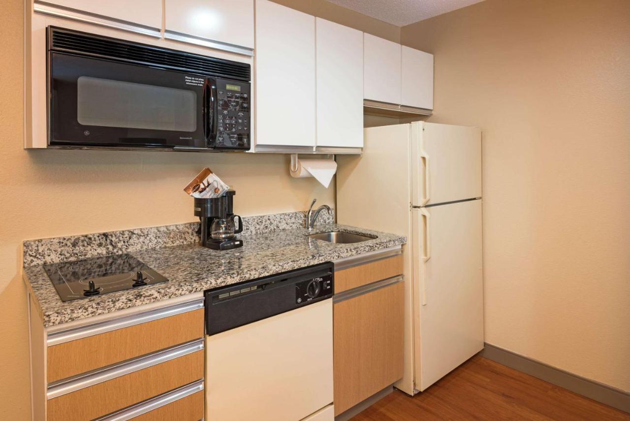 Mainstay Suites Detroit Farmington Hills Eksteriør billede