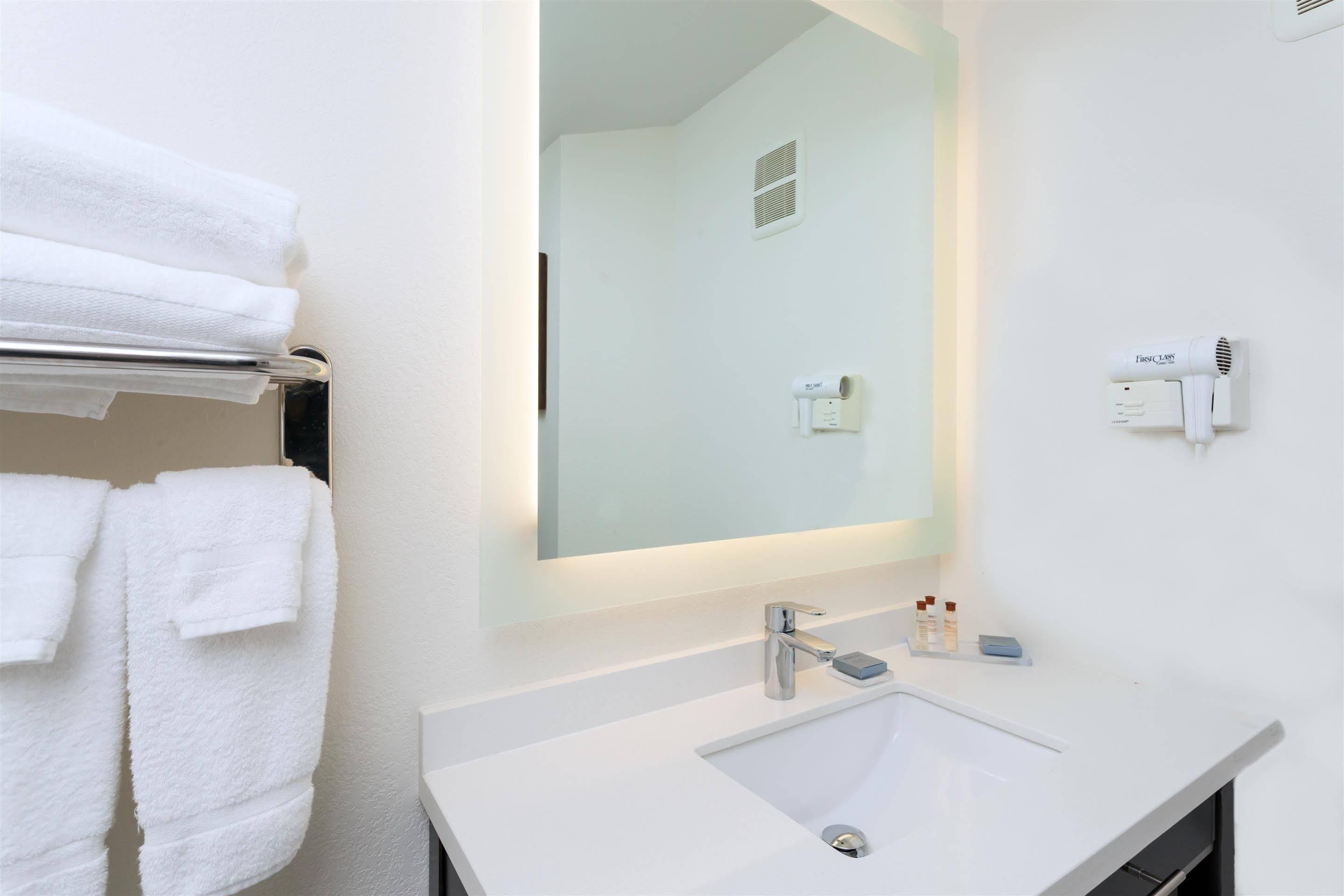 Mainstay Suites Detroit Farmington Hills Eksteriør billede