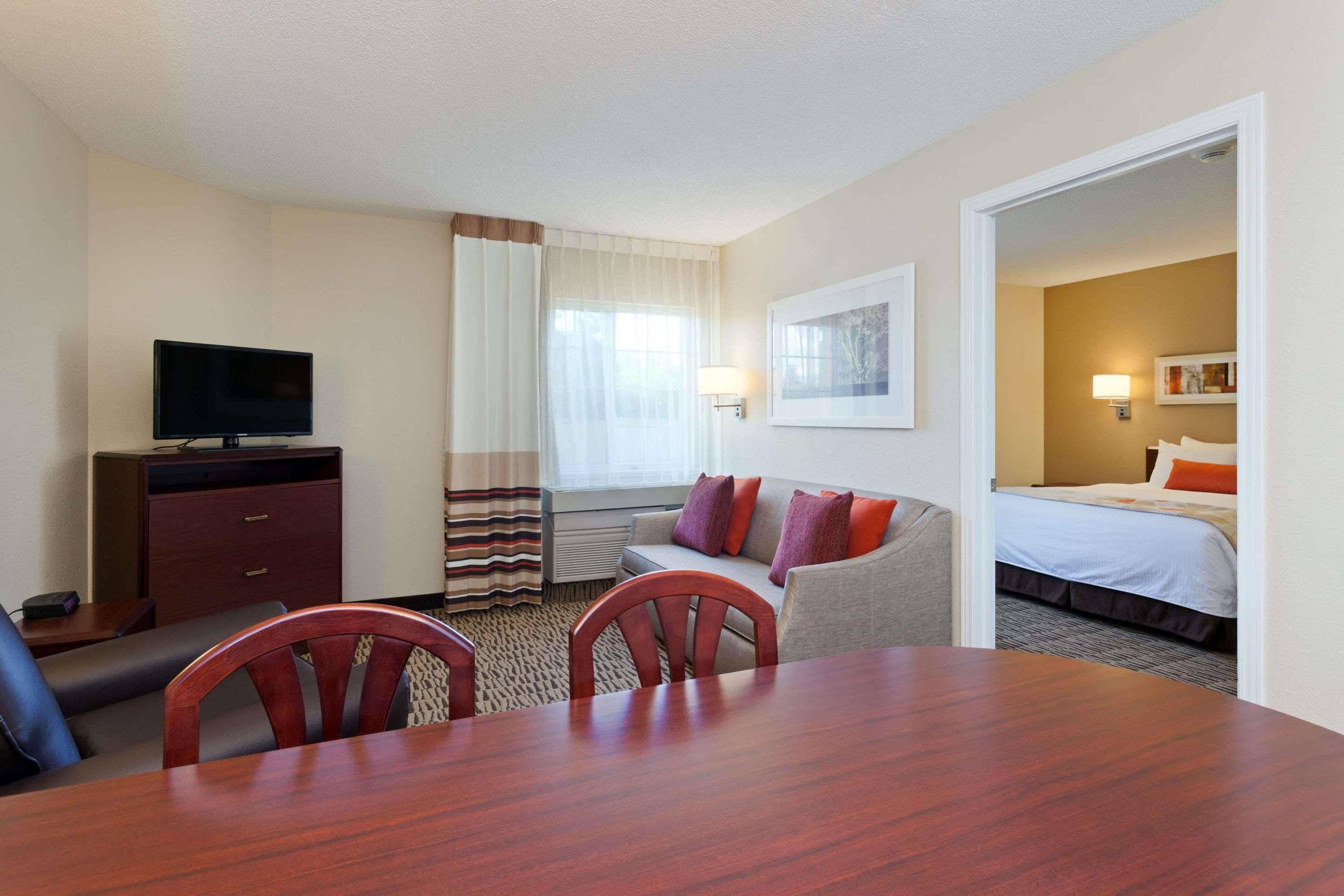 Mainstay Suites Detroit Farmington Hills Eksteriør billede
